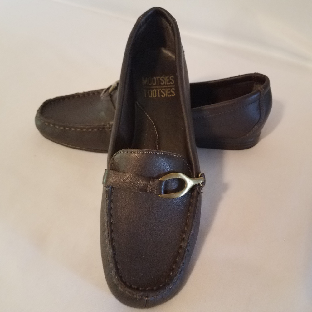 Mootsies Tootsies Brown Leather Loafers Size 6 NEW